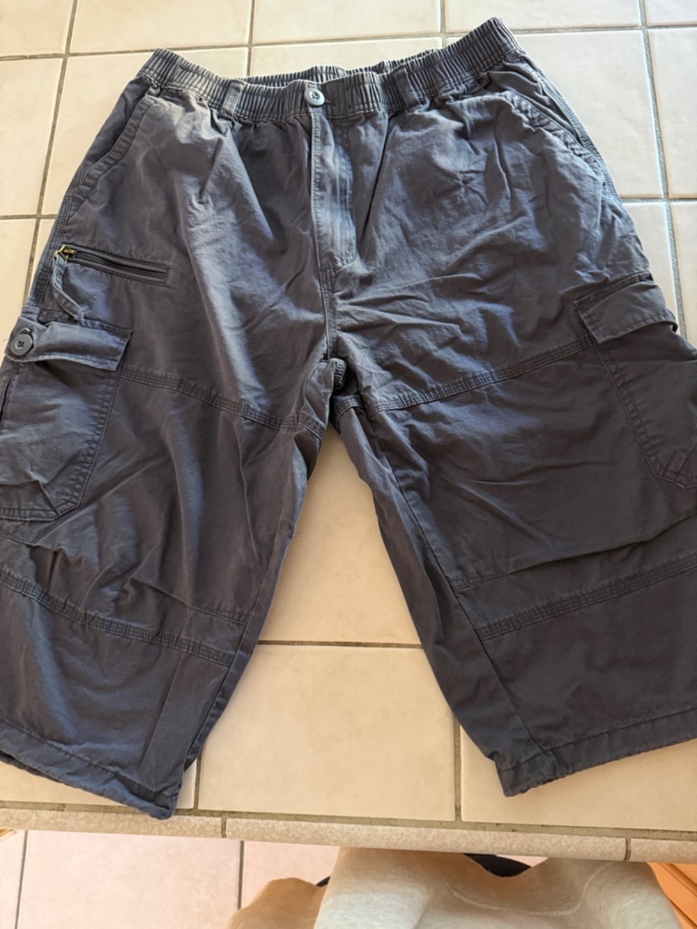 Men's Cargo Shorts in Charcoal Gray